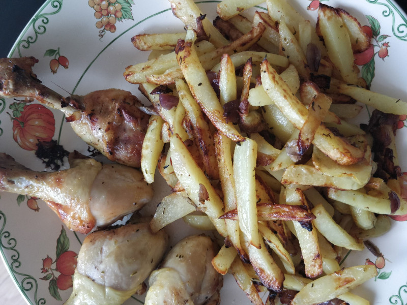 Manchons de poulet et frites